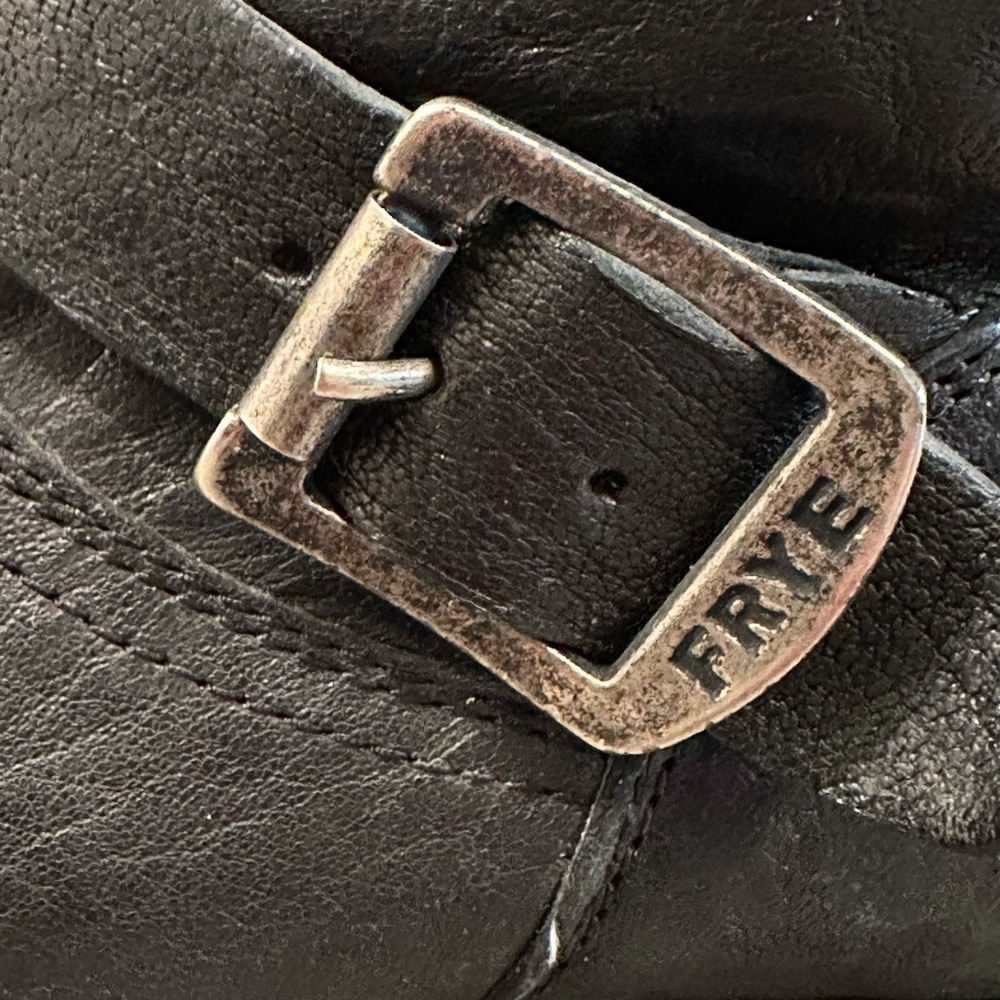 Frye women’s leather boots with faux fur lining. - Picture 6 of 9